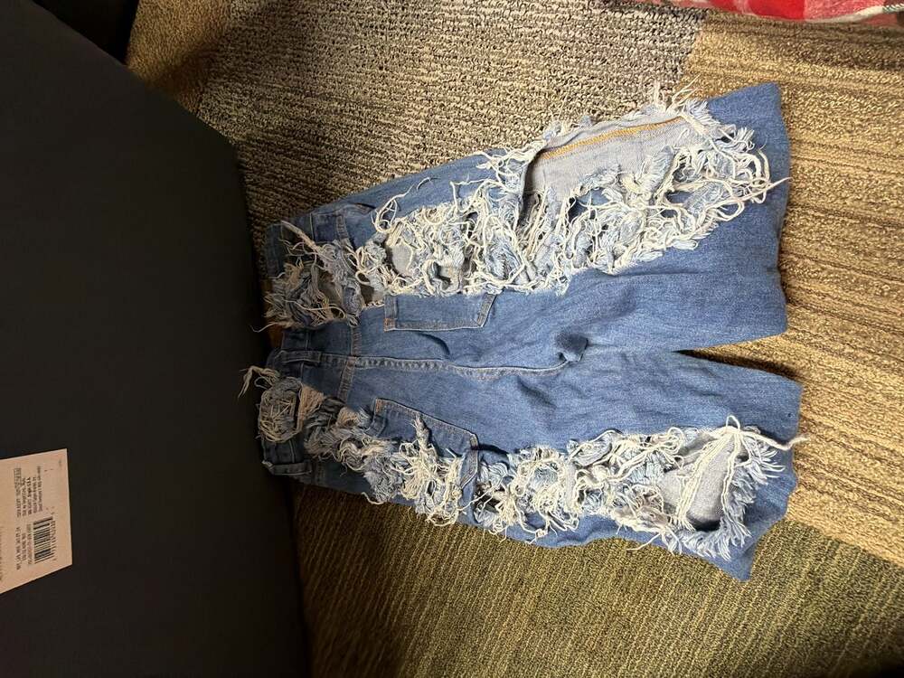 Fashion Nova Size 7 Distressed Skinny Jeans - Picture 4 of 5